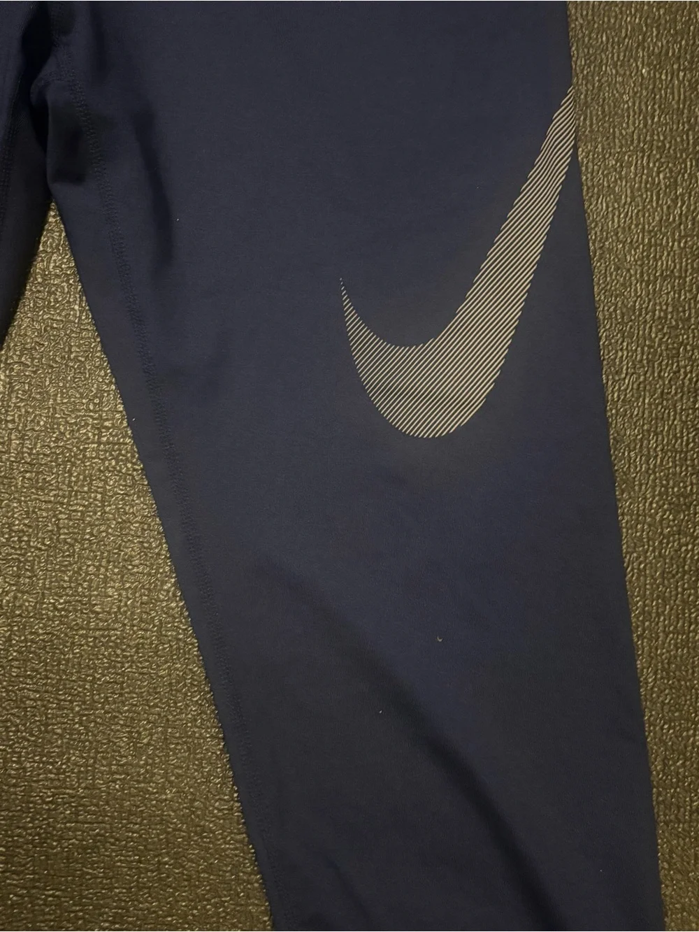 Size XL Women’s Nike Navy and Royal Blue Athletic Capri Leggings